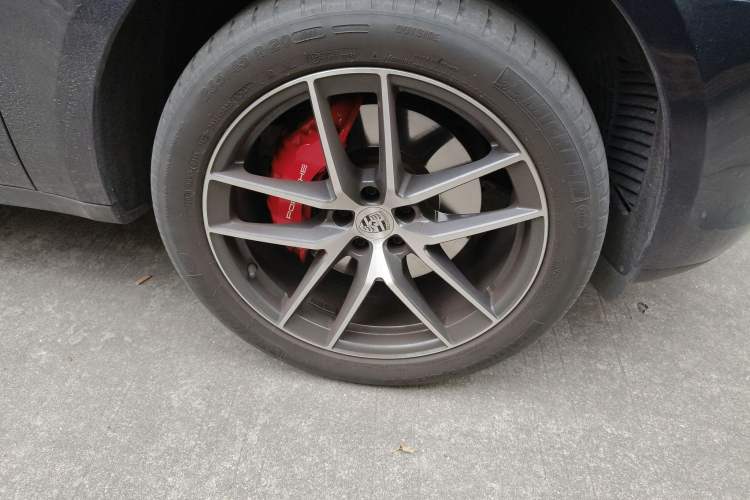 Used Porsche Macan 2023 Macan S 2.9T Right Front Wheel Hub