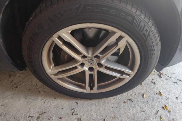 Used Porsche Macan 2023 Macan 2.0T Right Front Wheel Hub