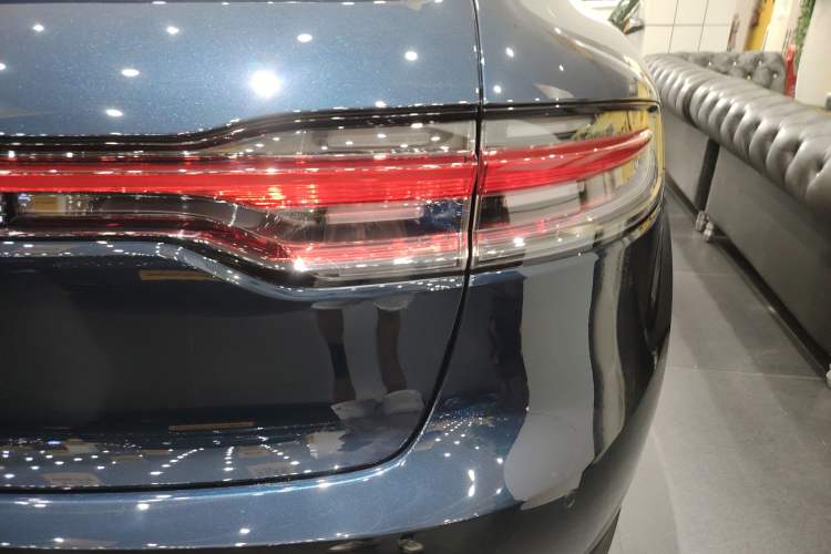 Used Porsche Macan 2023 Macan 2.0T Right Rear Taillight