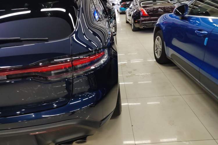 Used Porsche Macan 2023 Macan 2.0T Right Rear Taillight