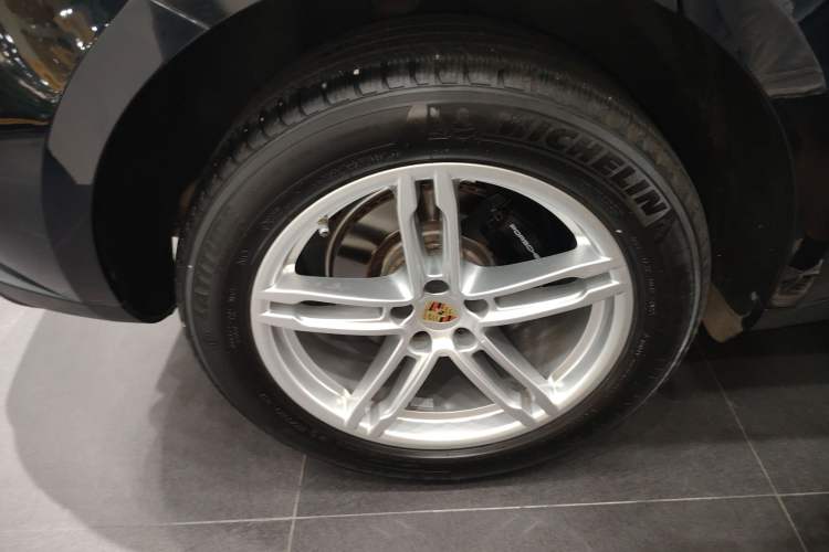 Used Porsche Macan 2023 Macan 2.0T Right Rear Wheel Hub