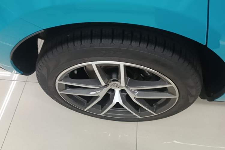 Used Porsche Macan 2023 Macan T 2.0T Right Rear Wheel Hub