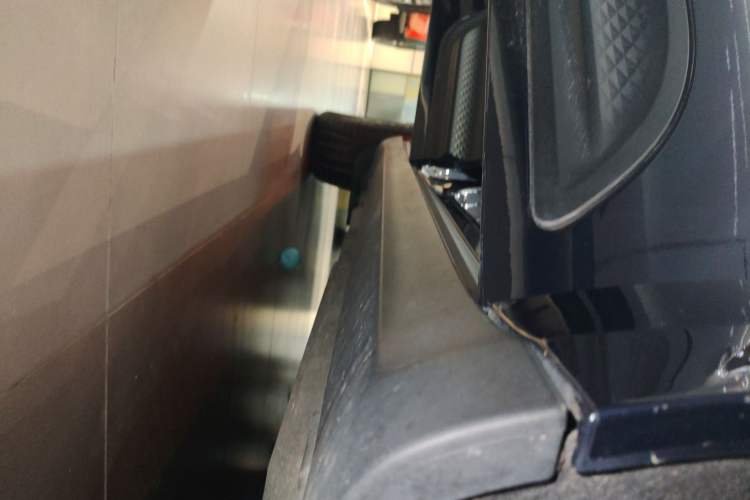 Used Porsche Macan 2023 Macan 2.0T Right Side Sill