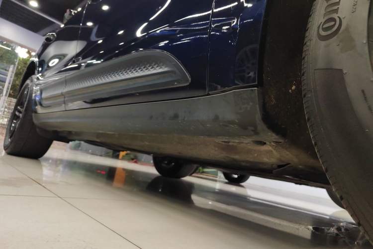 Used Porsche Macan 2023 Macan 2.0T Right Side Sill
