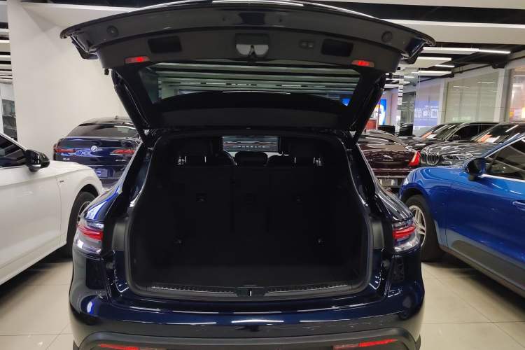 Used Porsche Macan 2023 Macan 2.0T Trunk
