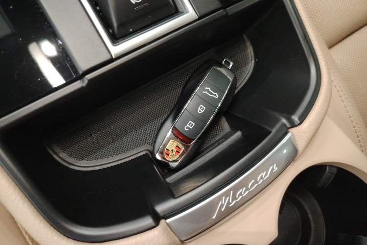 Used Porsche Macan 2023 Macan 2.0T Vehicle Key