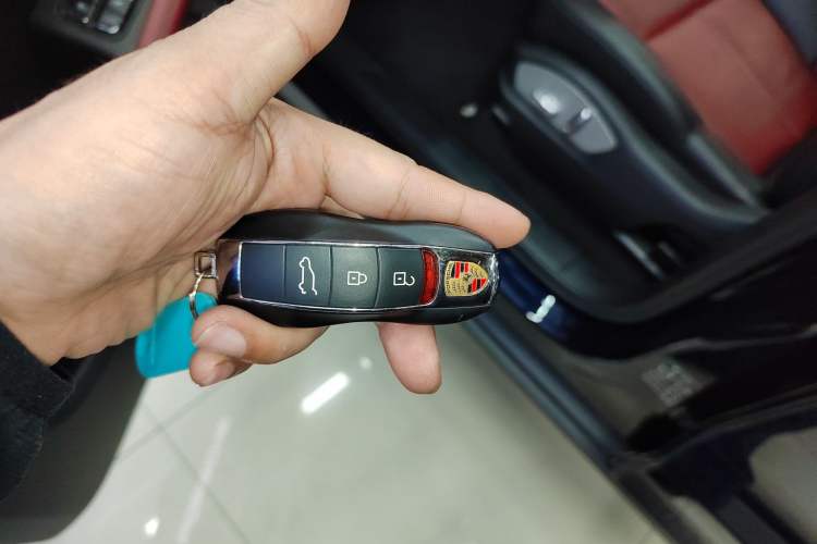 Used Porsche Macan 2023 Macan 2.0T Vehicle Key