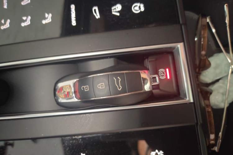 Used Porsche Macan 2023 Macan 2.0T Vehicle Key
