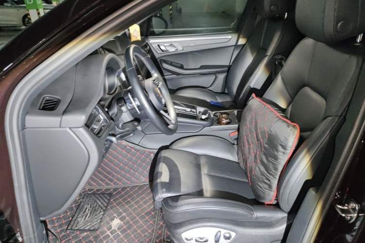Used Porsche Macan 2023 Macan T 2.0T Left Front Seat