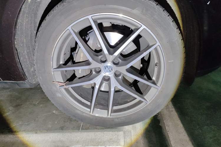Used Porsche Macan 2023 Macan T 2.0T Right Front Wheel Hub
