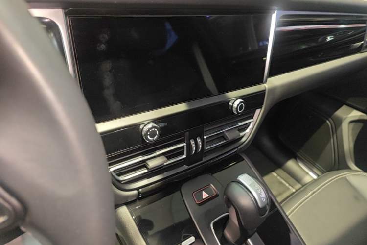 Used Porsche Macan 2023 Macan S 2.9T Audio And AC Panel