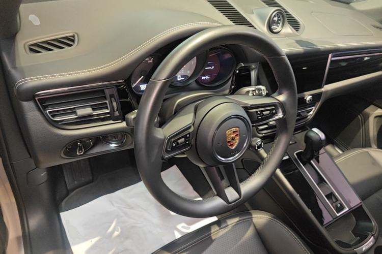 Used Porsche Macan 2023 Macan S 2.9T Center Console