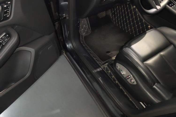 Used Porsche Macan 2023 Macan 2.0T Driver Seat