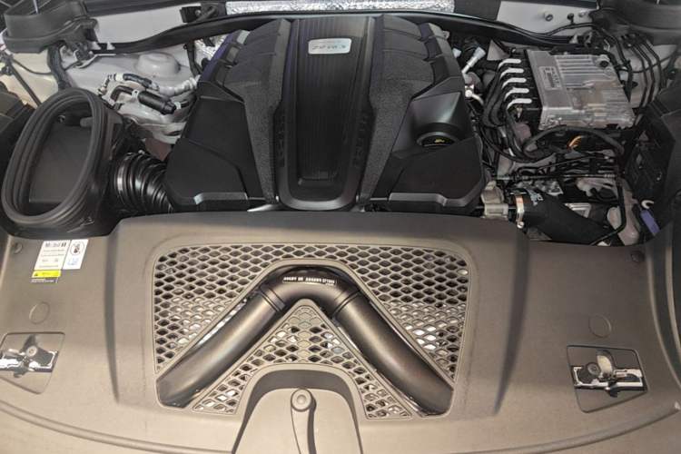 Used Porsche Macan 2023 Macan S 2.9T Engine Bay