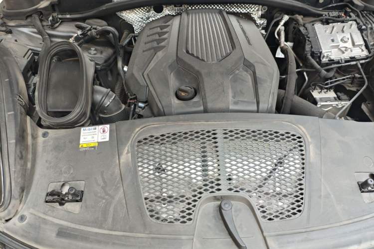 Used Porsche Macan 2023 Macan 2.0T Engine Bay