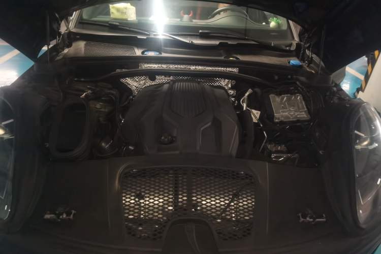 Used Porsche Macan 2023 Macan 2.0T Engine Bay