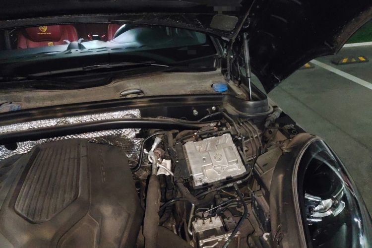 Used Porsche Macan 2023 Macan 2.0T Engine Bay Left