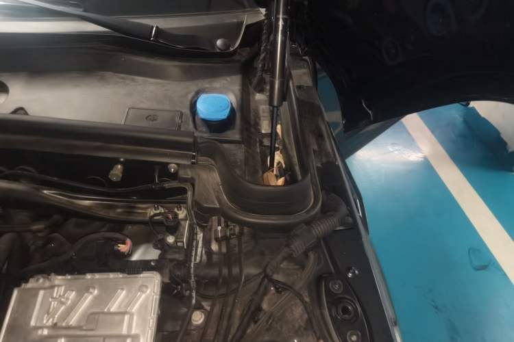 Used Porsche Macan 2023 Macan 2.0T Engine Bay Left