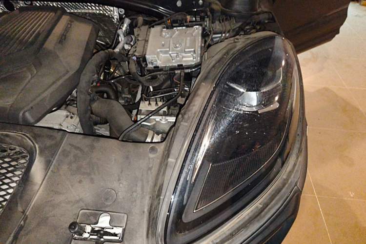Used Porsche Macan 2023 Macan 2.0T Engine Bay Left
