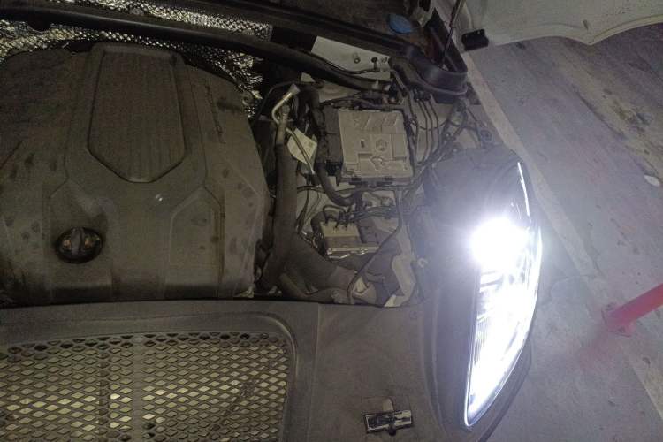 Used Porsche Macan 2023 Macan 2.0T Engine Bay Left