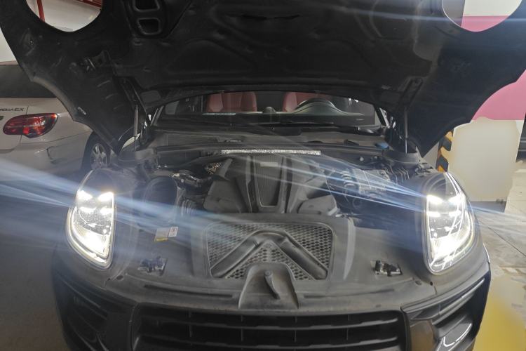 Used Porsche Macan 2023 Macan S 2.9T Engine Bay