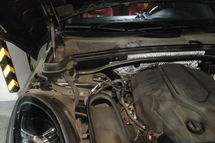 Used Porsche Macan 2023 Macan 2.0T Engine Bay Right