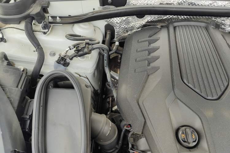 Used Porsche Macan 2023 Macan 2.0T Engine Bay Right