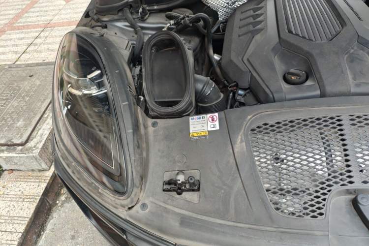 Used Porsche Macan 2023 Macan 2.0T Engine Bay Right