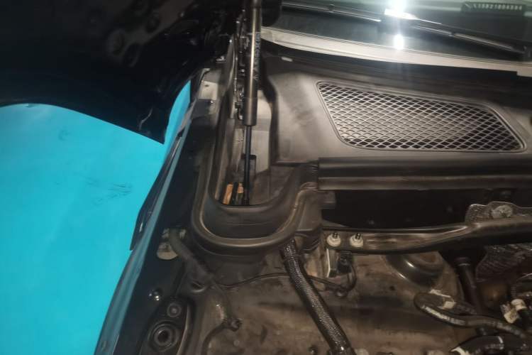 Used Porsche Macan 2023 Macan 2.0T Engine Bay Right