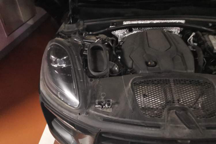 Used Porsche Macan 2023 Macan 2.0T Engine Bay Right