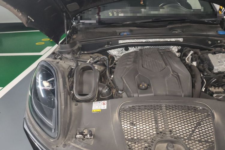 Used Porsche Macan 2023 Macan 2.0T Engine Bay Right