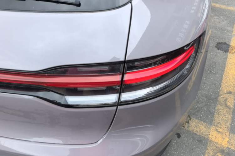 Used Porsche Macan 2023 Macan 2.0T Exterior 3