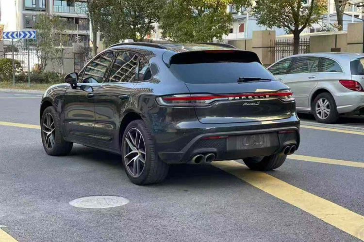 Used Porsche Macan 2023 Macan S 2.9T Exterior 6