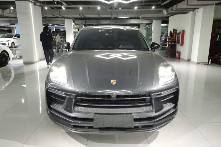 Used Porsche Macan 2023 Macan 2.0T Front