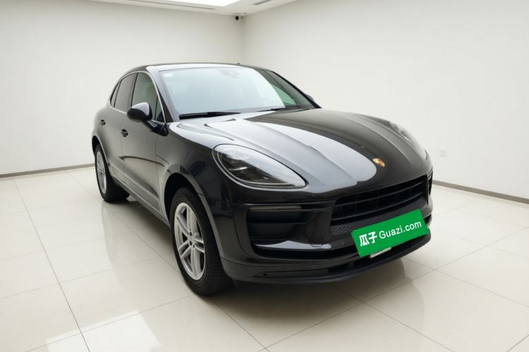 Used Porsche Macan 2023 Macan 2.0T Front Right 45 Deg