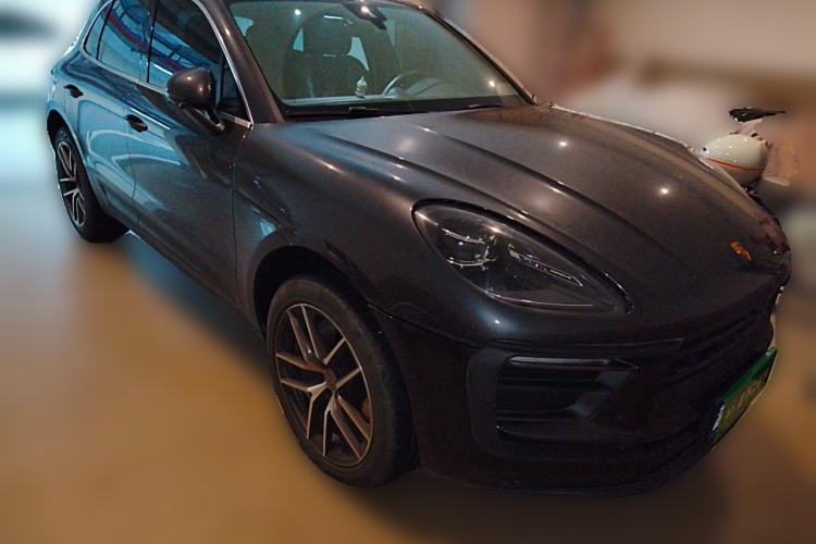 Used Porsche Macan 2023 Macan 2.0T Front Right 45 Deg
