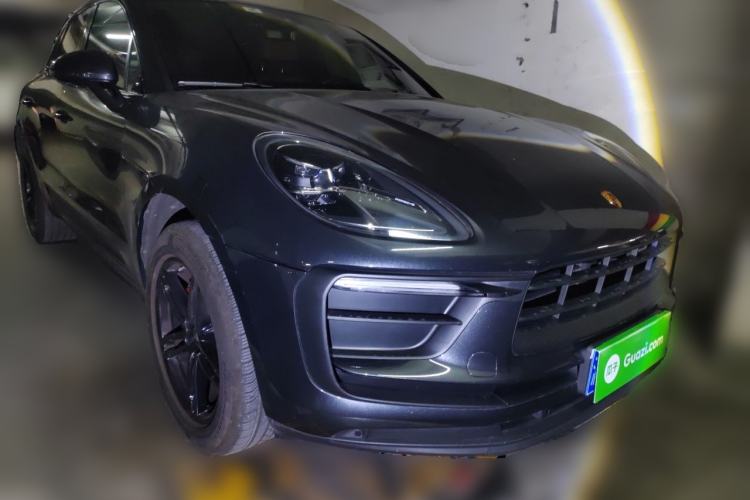 Used Porsche Macan 2023 Macan 2.0T Front Right 45 Deg