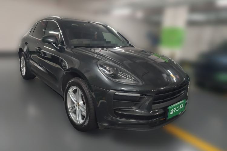 Used Porsche Macan 2023 Macan 2.0T Front Right 45 Deg