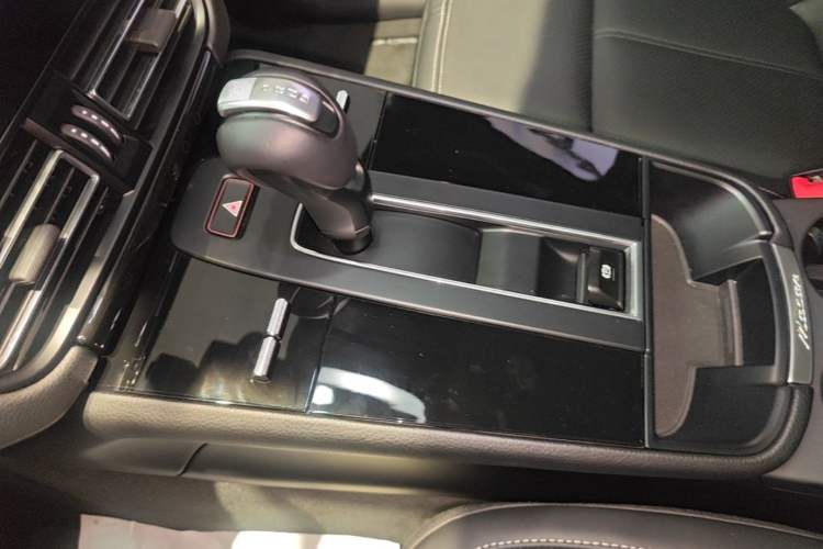 Used Porsche Macan 2023 Macan S 2.9T Gear Lever