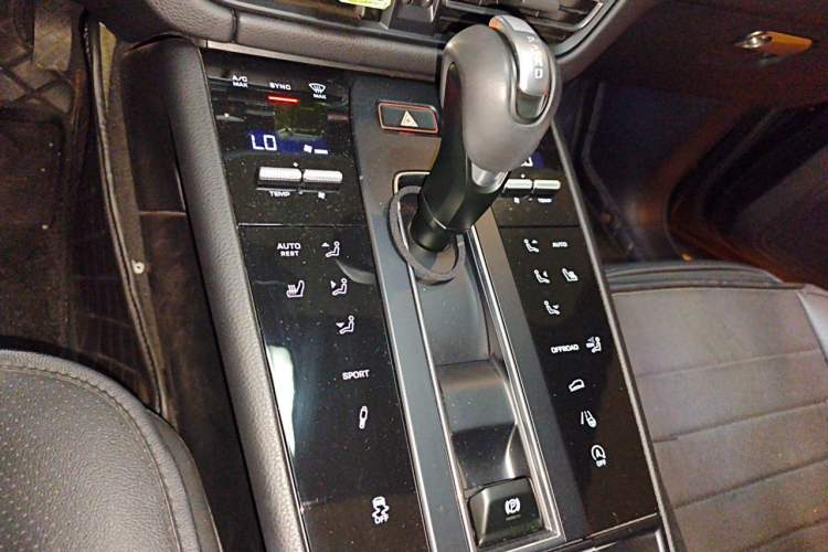 Used Porsche Macan 2023 Macan 2.0T Gear Lever