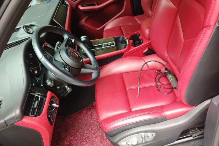 Used Porsche Macan 2023 Macan 2.0T Left Front Seat