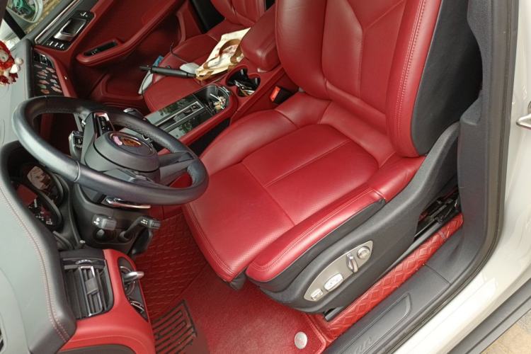 Used Porsche Macan 2023 Macan 2.0T Left Front Seat