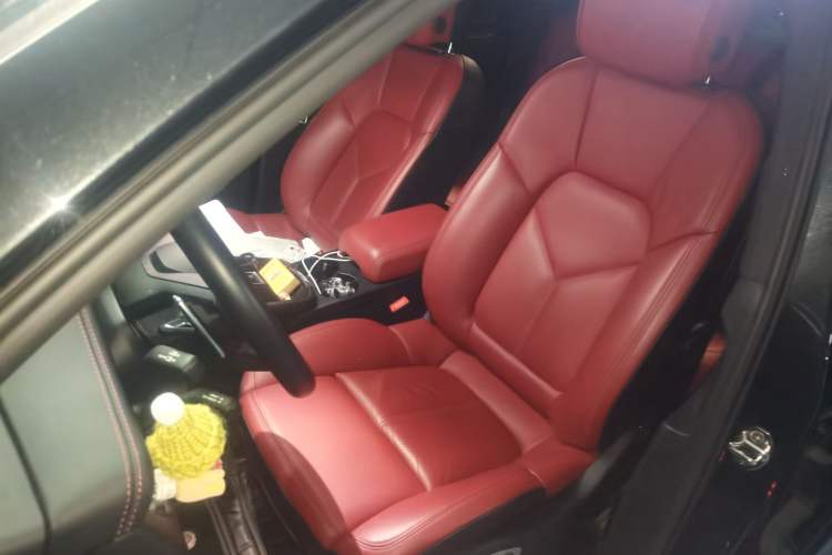 Used Porsche Macan 2023 Macan 2.0T Left Front Seat