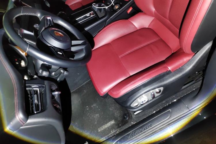 Used Porsche Macan 2023 Macan 2.0T Left Front Seat