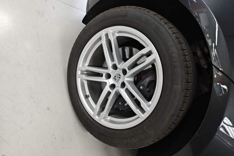 Used Porsche Macan 2023 Macan 2.0T Left Front Wheel Hub