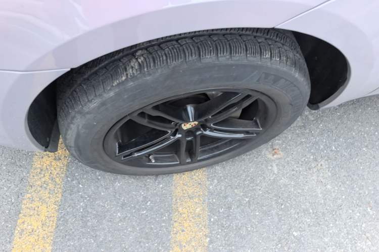 Used Porsche Macan 2023 Macan 2.0T Left Front Wheel Hub