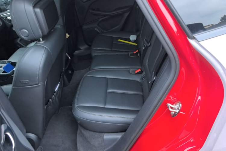 Used Porsche Macan 2023 Macan 2.0T Left Rear Seat