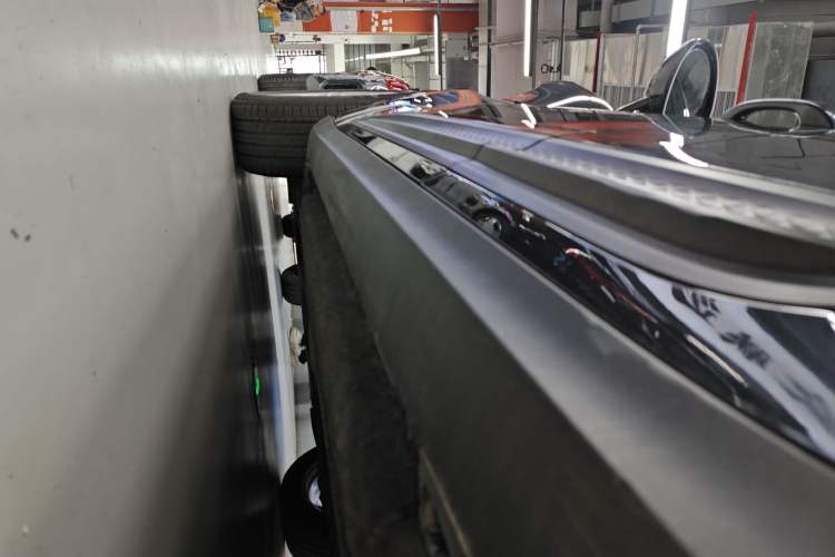 Used Porsche Macan 2023 Macan 2.0T Left Side Sill