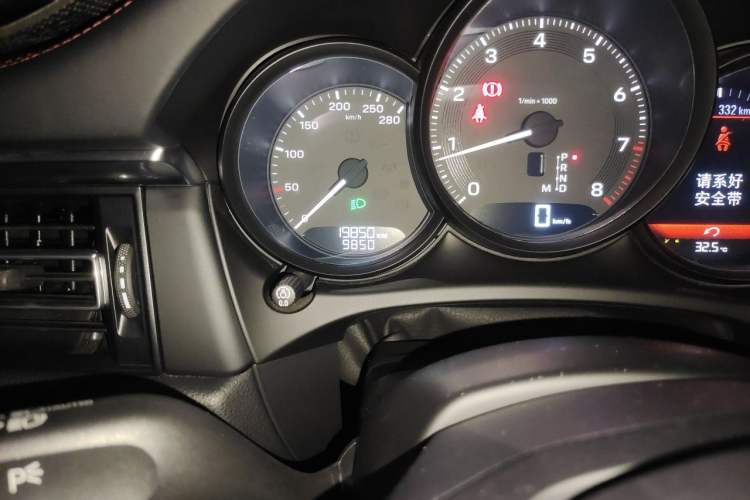 Used Porsche Macan 2023 Macan 2.0T Odometer Close Up