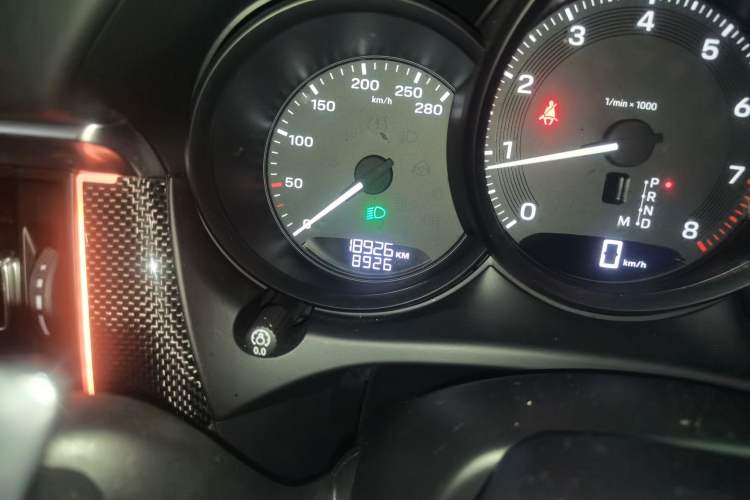 Used Porsche Macan 2023 Macan 2.0T Odometer Close Up